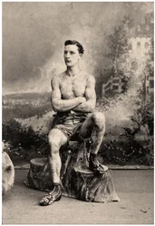 Porträt eines tätowierten Mannes